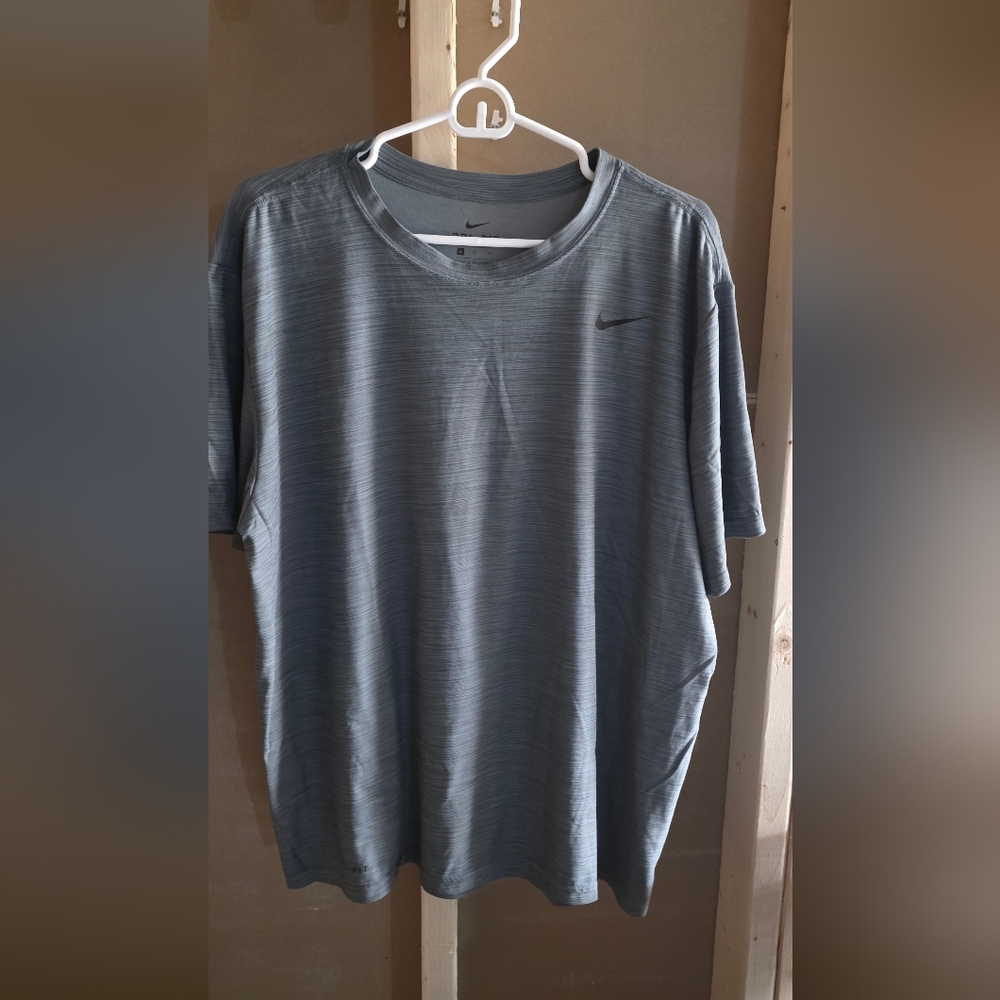 Nike Men's Charcoal Short Sleeve Tee